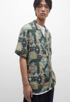 PULL & BEAR PRINTED SHORT SLEEVE - Hemd - Green 11 PULL & BEAR PRINTED SHORT SLEEVE - Hemd - Green -Indicode Jeans Verkäufe 03f7f2cd72a24538bd54fb51d6b37bce