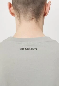 ARTWORK REGULAR TEE SHORT SLEEVE - T-Shirt Print - Light Grey 13 ARTWORK REGULAR TEE SHORT SLEEVE - T-Shirt Print - Light Grey -Indicode Jeans Verkäufe 04d90227d6ed4d1091533239001d35b6