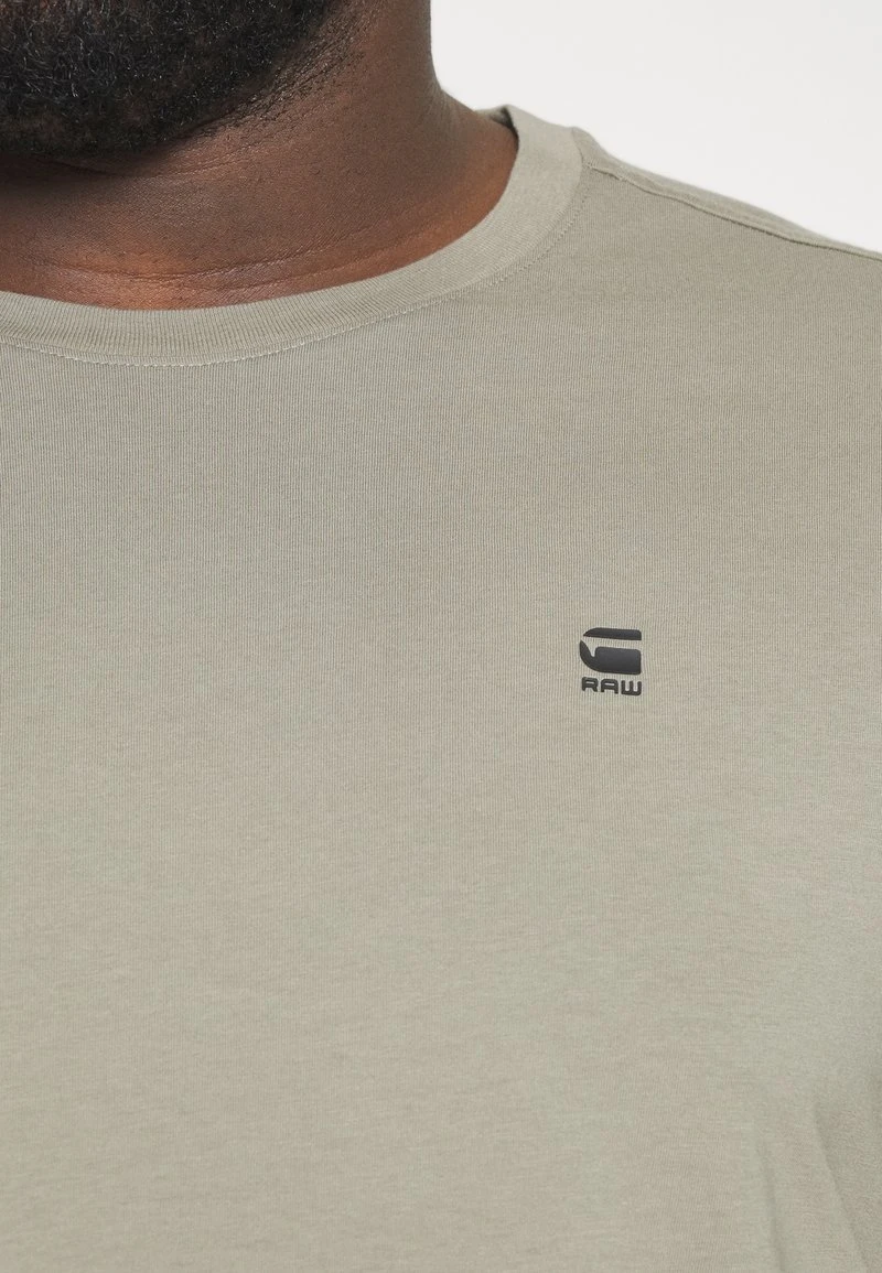 PLUS - T-Shirt Basic - Shamrock 7 PLUS - T-Shirt Basic - Shamrock – Bild 5