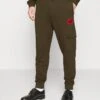 Hugo DWELLROM - Jogginghose - Dark Green 2 Hugo DWELLROM - Jogginghose - Dark Green -Indicode Jeans Verkäufe 131ef94e6b354d5997b20894cdd86b76