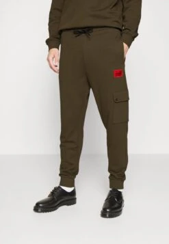 Hugo DWELLROM - Jogginghose - Dark Green