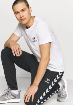 Hummel NATHAN 2.0 TAPERED PANTS - Jogginghose - Black -Indicode Jeans Verkäufe 16d8706bf3e943fb8fbfdb30f3b64e58