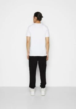 Ellesse INNES - Cargohose - Black -Indicode Jeans Verkäufe 1d33d522e6294326b2b62a40a1709648