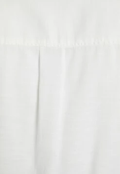 BERSHKA RUSTIC SHORT SLEEVE - Hemd - Off White -Indicode Jeans Verkäufe 21d4dc60fecc4722a19ad5e9410747bf