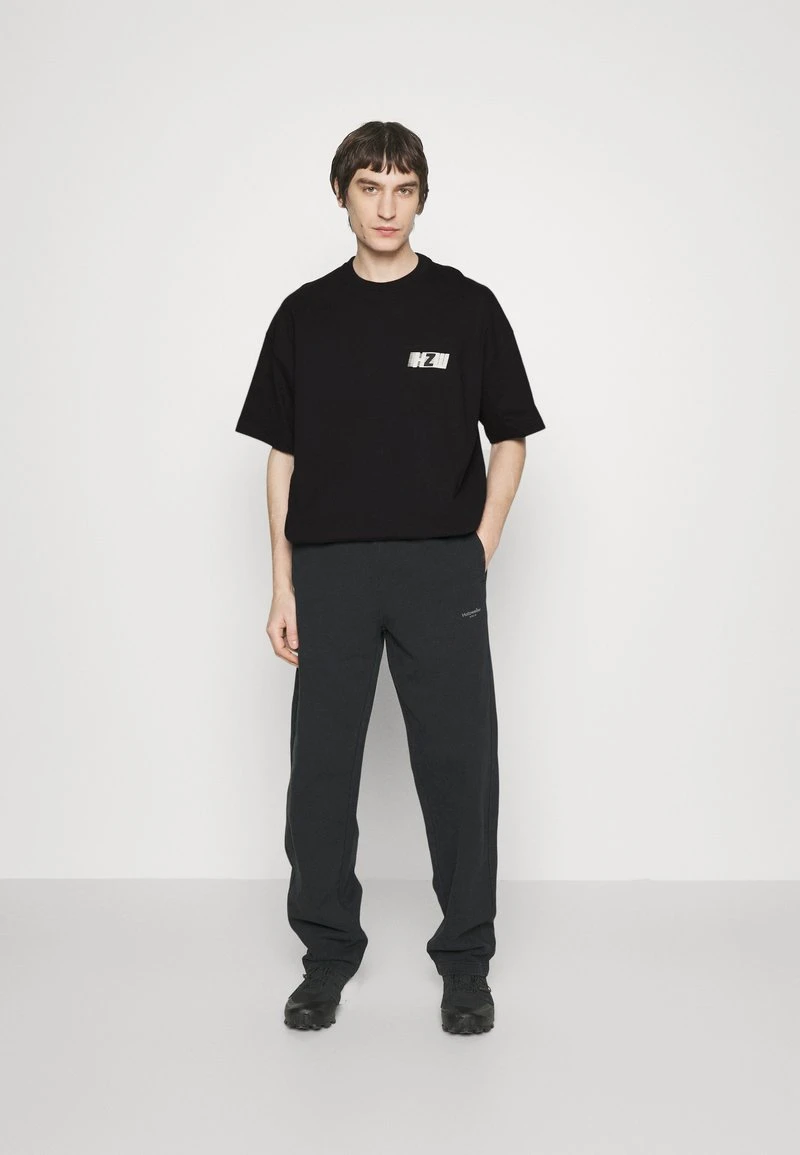 Holzweiler WINGS SPORTY TEE - T-Shirt Print - Black 4 Holzweiler WINGS SPORTY TEE - T-Shirt Print - Black – Bild 2