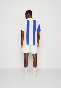 Kangol PICOLLO SHIRT UNISEX - Hemdbluse - Blue/white 10 Kangol PICOLLO SHIRT UNISEX - Hemdbluse - Blue/white -Indicode Jeans Verkäufe 24a69b24e78e4aecbfc26c0a01d34640