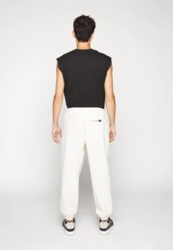 Puma DOWNTOWN - Jogginghose - Off-white -Indicode Jeans Verkäufe 2956ff57687641ce95383a1e1bf7c5b0