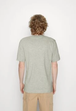 JACK&JONES Premium JPRBLUACADAMY TEE - T-Shirt Print - Cool Grey 10 JACK&JONES Premium JPRBLUACADAMY TEE - T-Shirt Print - Cool Grey -Indicode Jeans Verkäufe 36e28b9dd3784fce97c14c805eeb67d2