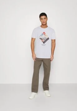 Jack & Jones JJTRESOR TEE CREW NECK - T-Shirt Print - White 9 Jack & Jones JJTRESOR TEE CREW NECK - T-Shirt Print - White -Indicode Jeans Verkäufe 3c1442e29b9d4eb4864a993d5b27e049