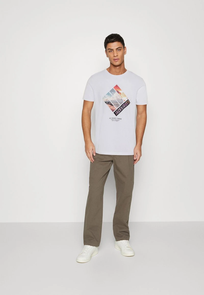 Jack & Jones JJTRESOR TEE CREW NECK - T-Shirt Print - White 4 Jack & Jones JJTRESOR TEE CREW NECK - T-Shirt Print - White – Bild 2