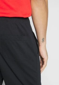 Nike Sportswear CLUB - Shorts - Black/white 11 Nike Sportswear CLUB - Shorts - Black/white -Indicode Jeans Verkäufe 40a329d3face466c9172a8bc0659d979