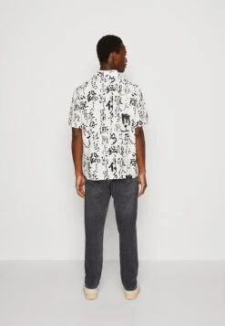 Edwin PRIVATE LETTER SHIRT UNISEX - Hemdbluse - White/black -Indicode Jeans Verkäufe 45183baf682e4cbebdde9e37195037d4