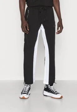 Pegador DEMERE WIDE TRACK PANTS UNISEX - Jogginghose - Black/white 13 Pegador DEMERE WIDE TRACK PANTS UNISEX - Jogginghose - Black/white -Indicode Jeans Verkäufe 4eca3e509d724ae2a5e073e1715eeac2 1