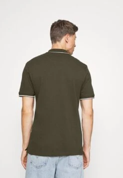 Lyle & Scott TIPPED - Poloshirt - Olive/white 10 Lyle & Scott TIPPED - Poloshirt - Olive/white -Indicode Jeans Verkäufe 551bac4e9b5a40e99733ce694304c0ab