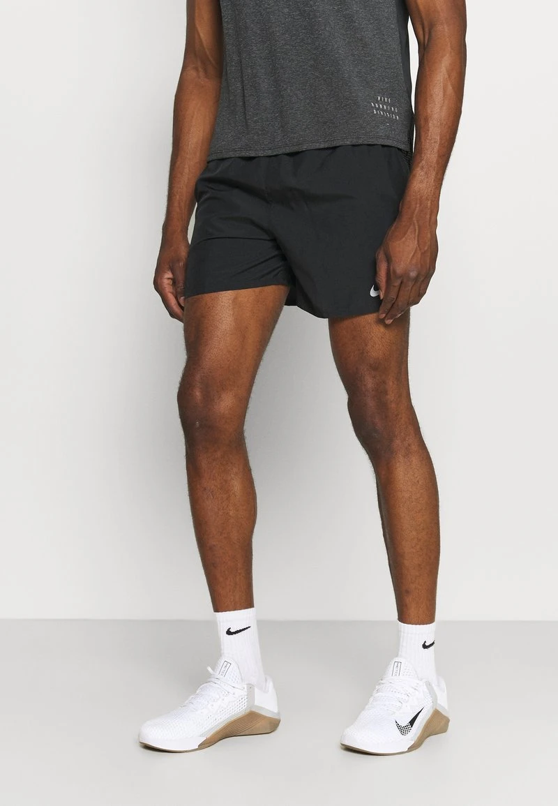 Nike Performance CHALLENGER - Kurze Sporthose - Black/silver 3 Nike Performance CHALLENGER - Kurze Sporthose - Black/silver