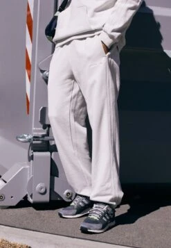 Adidas Originals ESS LOGO - Jogginghose - Orbit Grey -Indicode Jeans Verkäufe 5834aee2b24d472085ceeb27f6adf59a