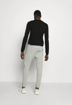 Replay JOGGER - Jogginghose - Mottled Grey 10 Replay JOGGER - Jogginghose - Mottled Grey -Indicode Jeans Verkäufe 5c609c1fbdbb4e448e8958442ee9dee5