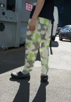 HUF PANT - Stoffhose - White/green/grey -Indicode Jeans Verkäufe 6337e56e327246299f5bcd7525fc3f4a