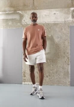 Adidas Originals TECH TEE - T-Shirt Basic - Clay Strata -Indicode Jeans Verkäufe 7526c497cab7496988c0afd1afb6b0dd