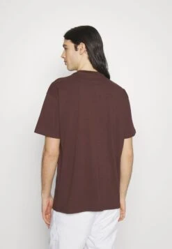 Nike Sportswear TEE BRING IT OUT - T-Shirt Print - Earth -Indicode Jeans Verkäufe 768e70e26f6d4c0eb02512c879420a92