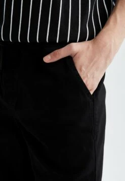 DeFacto REGULAR - Jogginghose - Black -Indicode Jeans Verkäufe 7c2e03fb4b354ebaaf604ce6372c456d