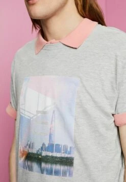 ESPRIT MIT PRINT - T-Shirt Print - Light Grey New 13 ESPRIT MIT PRINT - T-Shirt Print - Light Grey New -Indicode Jeans Verkäufe 7e01516fc6ee4640963b7b80c1031054