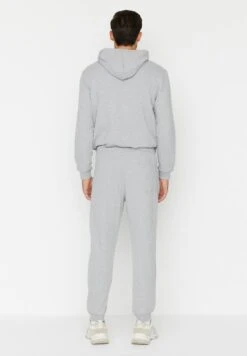 Trendyol Jogginghose - Grey 10 Trendyol Jogginghose - Grey -Indicode Jeans Verkäufe 83d776eec7d248ccb775883d6d267663