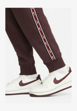 Nike Sportswear SPORTSWEAR TAPE - Jogginghose - Dunkelrotweiss -Indicode Jeans Verkäufe 8421f82e00c34828899cf6950ed288cd