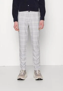 Jack & Jones JJIPAUL JJFLAKE - Cargohose - Olive Night 13 Jack & Jones JJIPAUL JJFLAKE - Cargohose - Olive Night -Indicode Jeans Verkäufe 84daf4cc8a644bb39fb924bc79511c9a