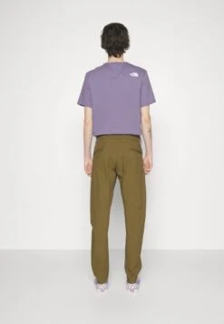 The North Face HERITAGE TAPERED - Chino - Military Olive 13 The North Face HERITAGE TAPERED - Chino - Military Olive -Indicode Jeans Verkäufe 87abf1c48dcd4ed180f38de0c7a0033d
