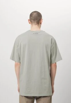 ARTWORK REGULAR TEE SHORT SLEEVE - T-Shirt Print - Light Grey 10 ARTWORK REGULAR TEE SHORT SLEEVE - T-Shirt Print - Light Grey -Indicode Jeans Verkäufe 8db794add3344506b8c03719639415e9