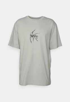 ARTWORK REGULAR TEE SHORT SLEEVE - T-Shirt Print - Light Grey 12 ARTWORK REGULAR TEE SHORT SLEEVE - T-Shirt Print - Light Grey -Indicode Jeans Verkäufe 8de680a95b4f493f99c81950c7d96507