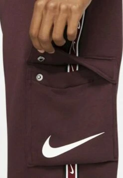 Nike Sportswear SPORTSWEAR TAPE - Jogginghose - Dunkelrotweiss -Indicode Jeans Verkäufe 8fe08740a0cd436d8790f73e062de010