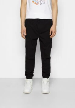 Ellesse INNES - Cargohose - Black -Indicode Jeans Verkäufe 91dbb9991b5a4422bd51f76fafed2248