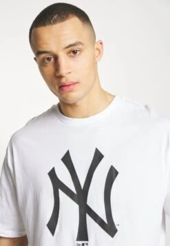 NEW ERA MLB NEW YORK YANKEES LEAGUE ESSENTIALS OVERSIZED TEE - Vereinsmannschaften - White/black -Indicode Jeans Verkäufe 921a033712fd46ffacb2bbf54bb48bd4