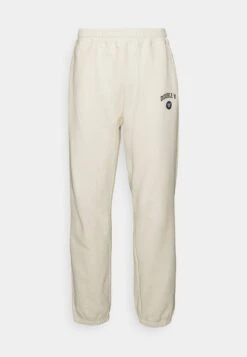 Wood Wood Jogginghose - Off White 11 Wood Wood Jogginghose - Off White -Indicode Jeans Verkäufe 9245f3c411a84466960d050ba82e2b0f
