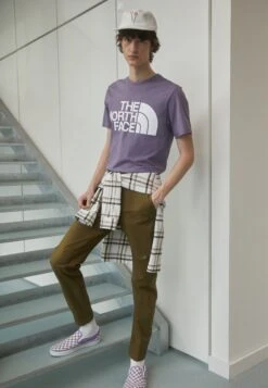 The North Face HERITAGE TAPERED - Chino - Military Olive 10 The North Face HERITAGE TAPERED - Chino - Military Olive -Indicode Jeans Verkäufe 94b527731e8645bc98d0dc82944a80ec