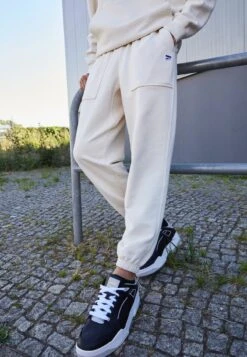 Puma DOWNTOWN - Jogginghose - Off-white -Indicode Jeans Verkäufe 976150238bae499d97806a576bf115fe