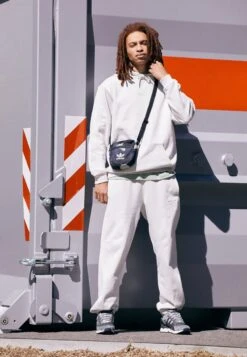 Adidas Originals ESS LOGO - Jogginghose - Orbit Grey