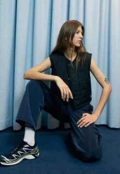 Rains RAIN PANTS WIDE UNISEX - Cargohose - Sand -Indicode Jeans Verkäufe c1ca491b6cac48d8a49319edcb30add1