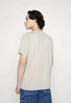 Columbia DESCHUTES VALLEY™ GRAPHIC TEE - T-Shirt Print - Ancient Fossil -Indicode Jeans Verkäufe c25e7b8dab3d48479223b5d6301b6d9d