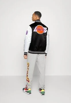 Mitchell & Ness NBA LOS ANGELES LAKERS TEAM ORIGINS VARSITY JACKET - Trainingsjacke - Black / White 10 Mitchell & Ness NBA LOS ANGELES LAKERS TEAM ORIGINS VARSITY JACKET - Trainingsjacke - Black / White -Indicode Jeans Verkäufe cc9f63cba5d44384995339f75aebad00