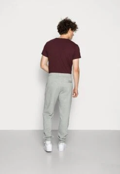 Nike Sportswear CLUB PANT - Jogginghose - Dark Grey Heather -Indicode Jeans Verkäufe ce9c8f4dd8054e2a8a5c8afd154ac6f3