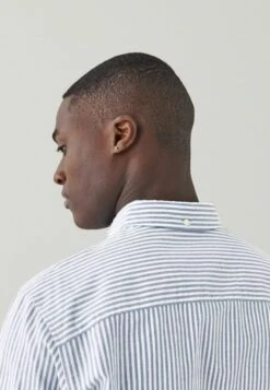 Next STRIPE ROLL SLEEVE - Hemd - Blue 13 Next STRIPE ROLL SLEEVE - Hemd - Blue -Indicode Jeans Verkäufe d5454cbfff444eb994bb8aa6ad1aa68c