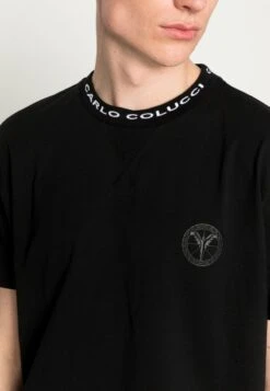 CARLO COLUCCI UNISEX - T-Shirt Print - Black 12 CARLO COLUCCI UNISEX - T-Shirt Print - Black -Indicode Jeans Verkäufe d78e1be366c6471eadba9ea8204d50a0