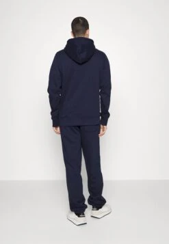 Wood Wood JOGGERS - Jogginghose - Navy -Indicode Jeans Verkäufe e2bfffb5a6904db180f2316864676fb8