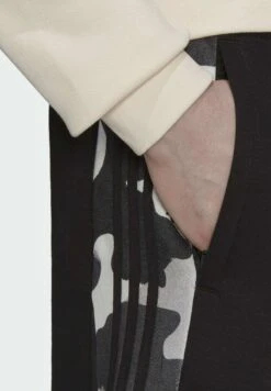 Adidas Originals SERIES - Shorts - Black -Indicode Jeans Verkäufe ee9428ccbe3b4590be28ab72af2c2d37