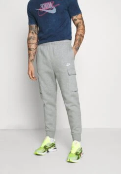 Nike Sportswear CLUB PANT - Cargohose - Grey Heather/matte Silver/white -Indicode Jeans Verkäufe f0a52e61396f4044ba93b2daefadf513 1