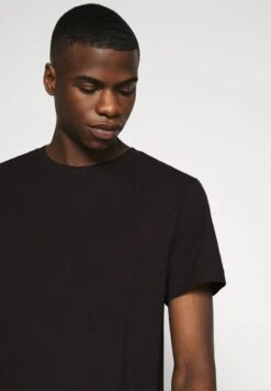 WEEKDAY RELAXED - T-Shirt Basic - Black 12 WEEKDAY RELAXED - T-Shirt Basic - Black -Indicode Jeans Verkäufe f62dadbf22c14b50aceb320b1fce7de3